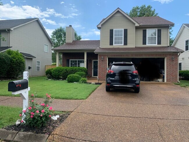 Garaje para dos coches - 9027 Tarrington Ln