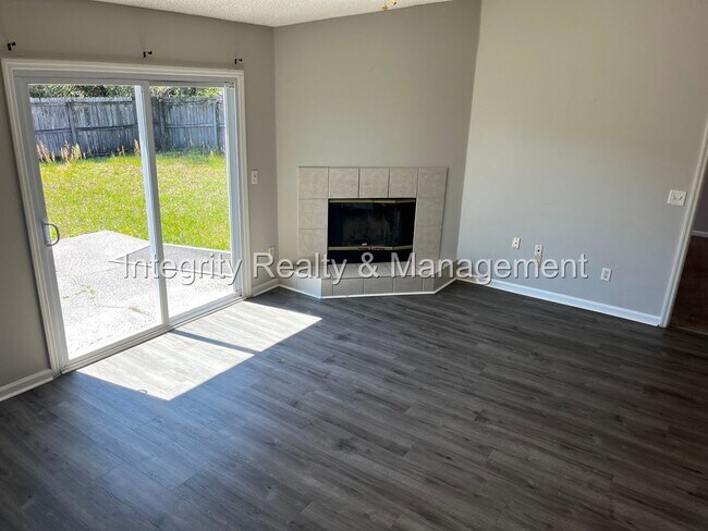 Building Photo - 3 Bed/ 2 Bath in Green Cove Springs