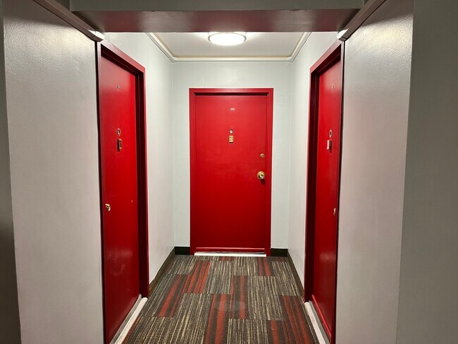 Foto del edificio - 7337 S South Shore Dr