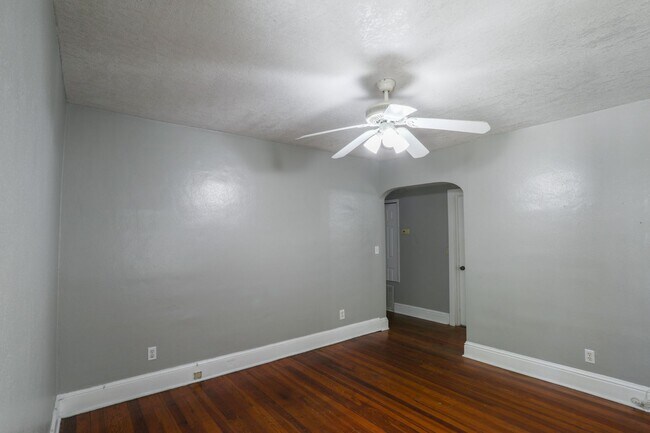 Foto del edificio - 1815 E Kaley Ave