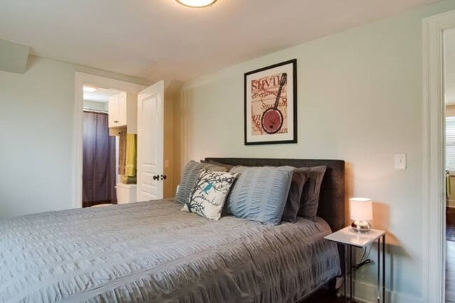 Building Photo - 1 bedroom in East Nashville. Minutes to 5 ...