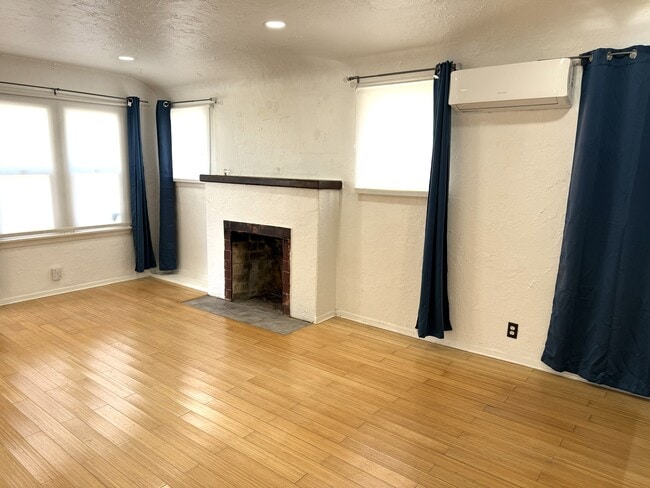 Foto del edificio - 10832 Westminster Ave