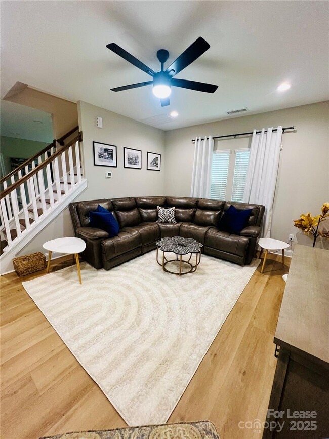 Foto del edificio - 571 Reid St