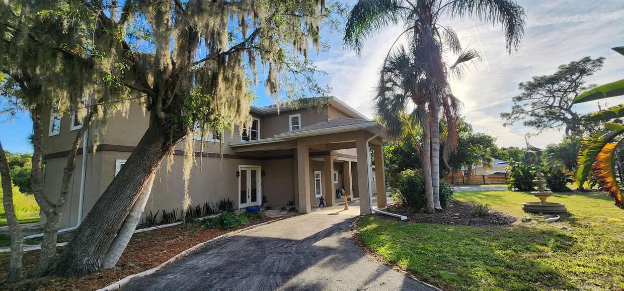 Foto principal - 2 Bedroom, 3 Bathroom House in Bradenton