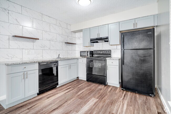 2 habitaciones, 1 baño - 755 pies cuadrados - Cocina - Top Location! Right in the heart of beautiful downtown Boerne!
