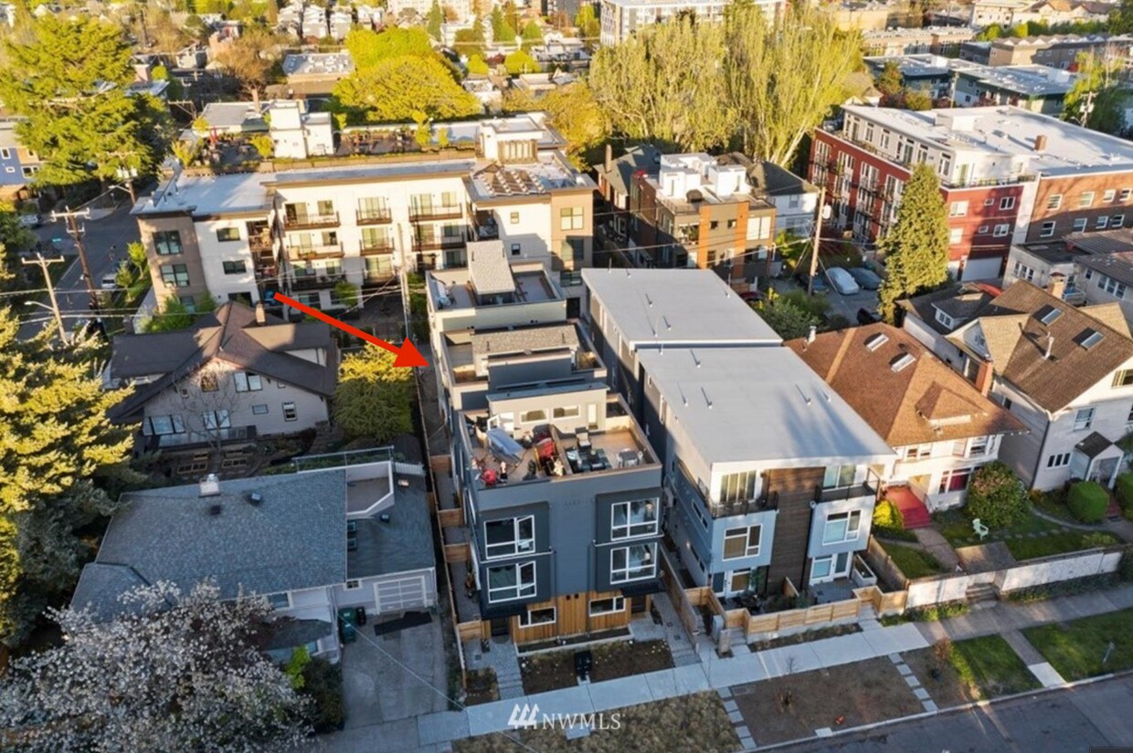 Primary Photo - 126 17th Ave E