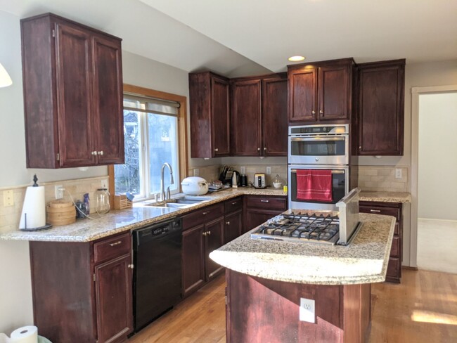 Foto del edificio - Spacious Single Family Home with Large Yar...