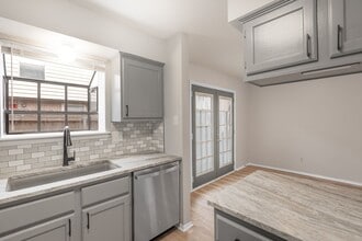 Building Photo - 1904 Dartmouth St