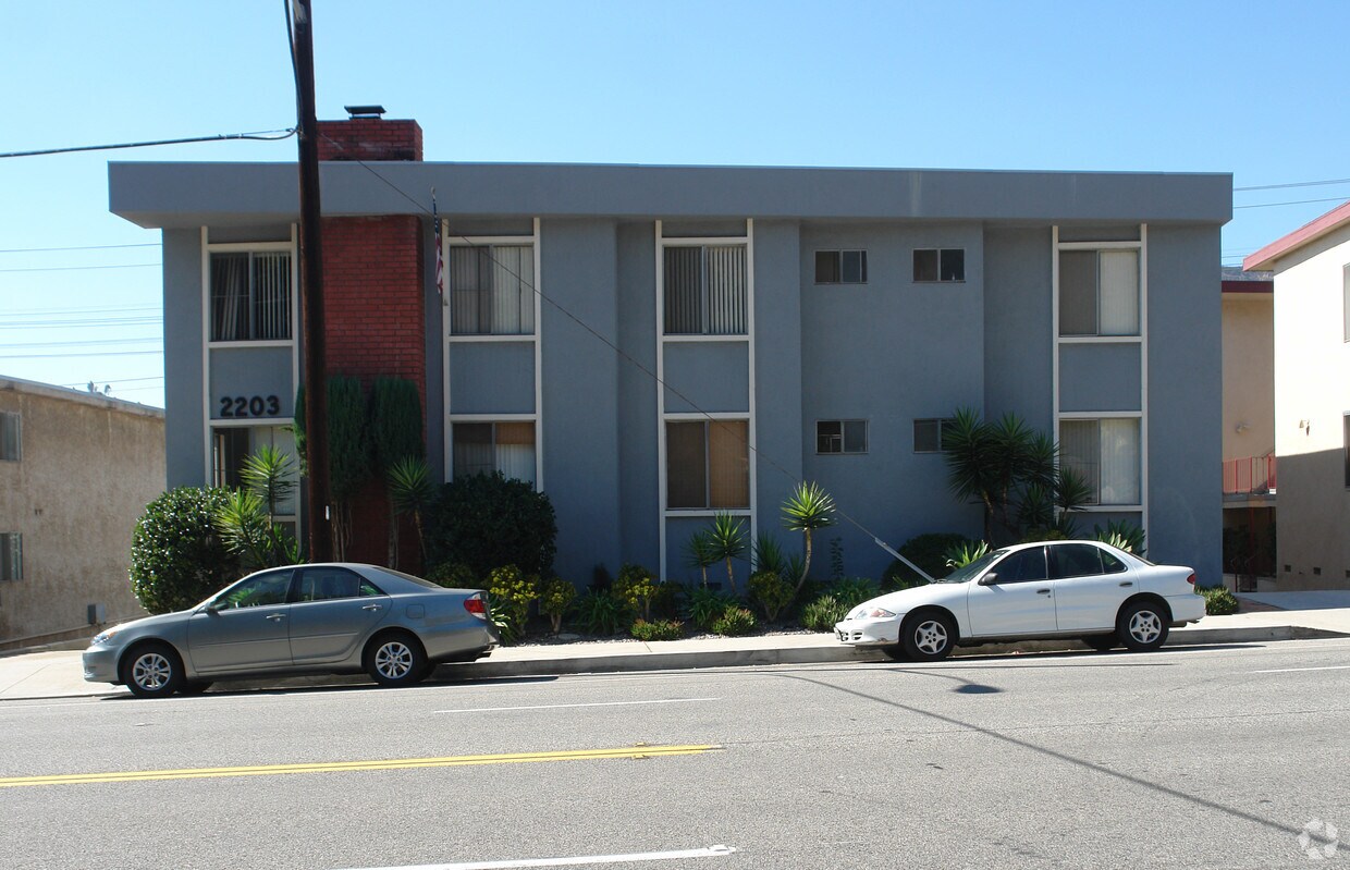 Building Photo - 2203 N Verdugo Rd