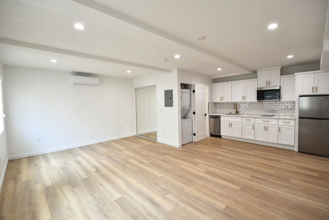 Building Photo - 11410 Califa St