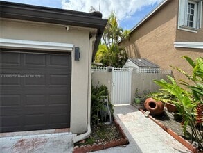 Building Photo - 9912 SW 154th Ct