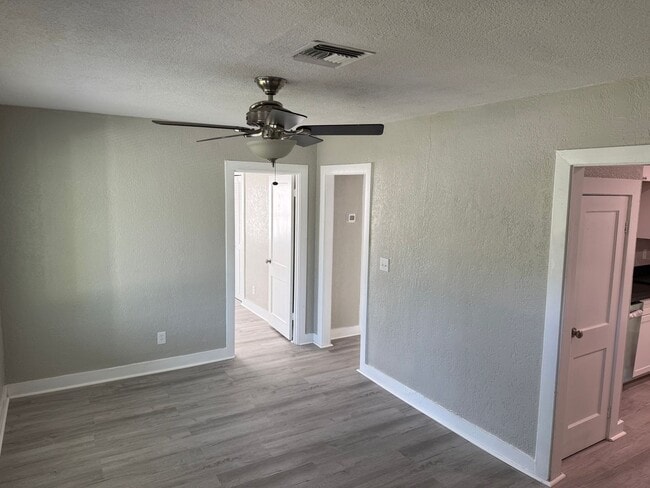 Building Photo - Newly Renovated 2.2 with Den - view of can...