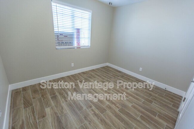 Building Photo - 5122 S 23rd Dr