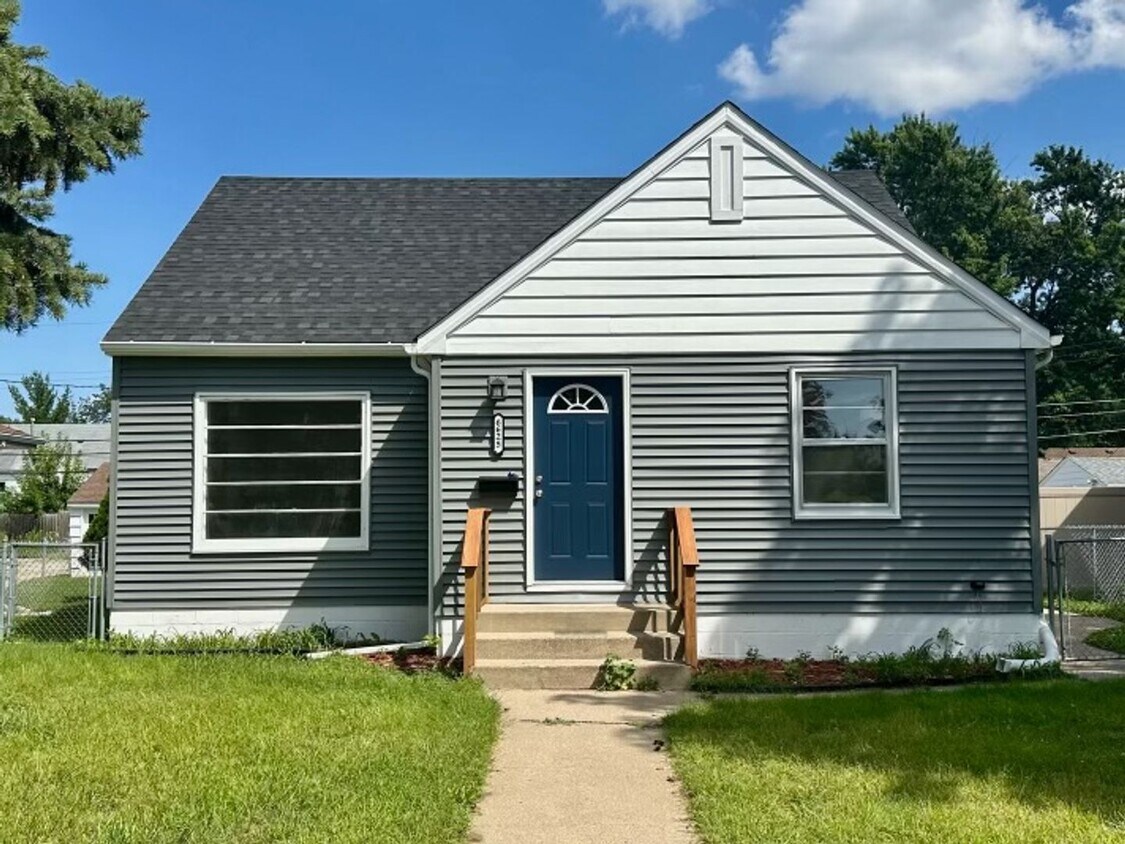 Primary Photo - Gorgeous 4 Bedroom 1 Bathroom Home in Rich...