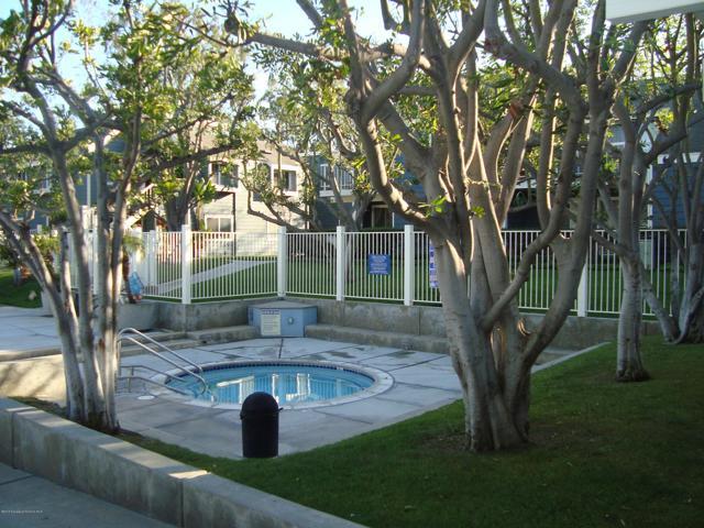 Foto del edificio - 6016 Bixby Village Dr