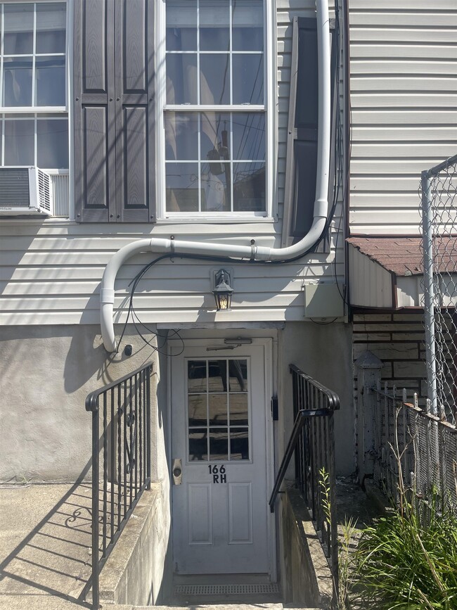 Foto del edificio - 166 Griffith St