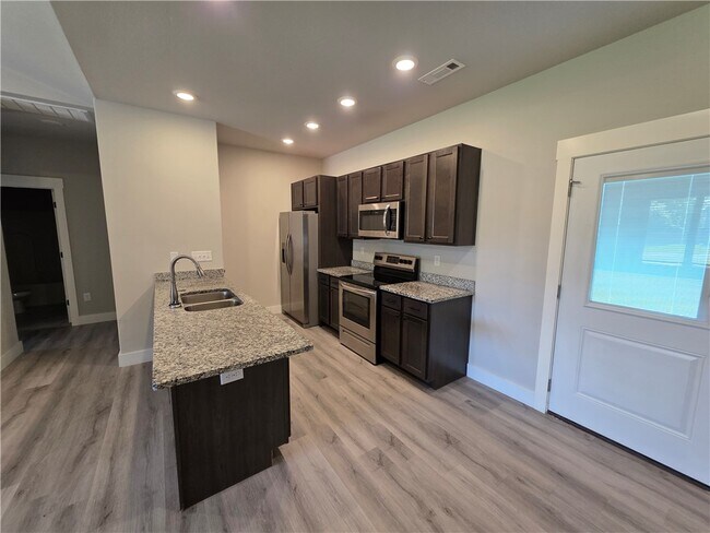 Building Photo - 13 Lockhart Ln