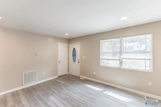 Building Photo - 3207 Delia Ln NW