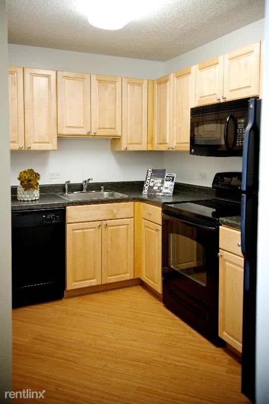 Building Photo - 7 E Delaware Pl