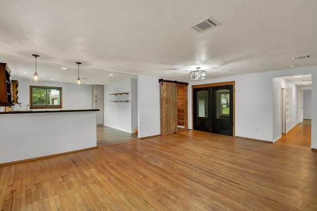 Building Photo - 307 Carrell St