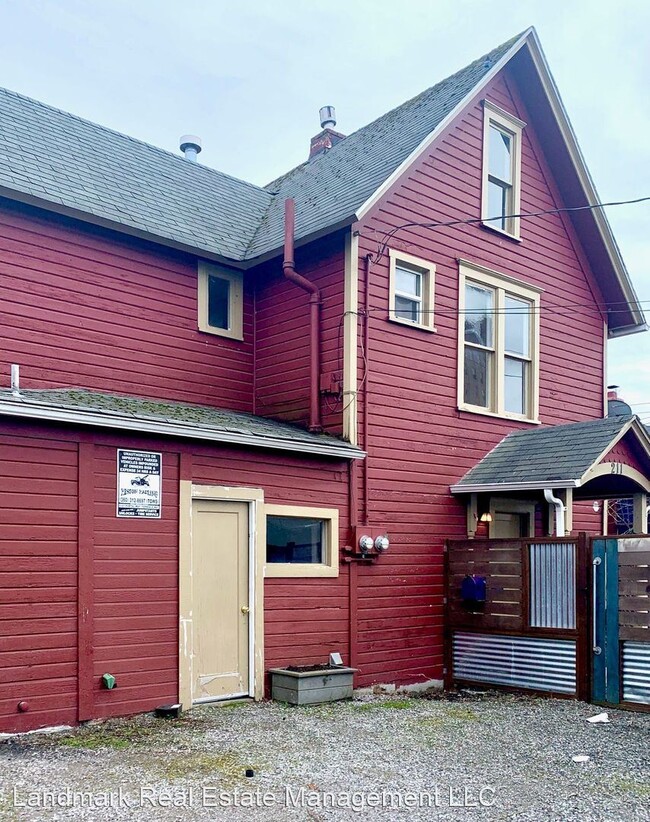 Building Photo - 3 br, 1.5 bath House - 211 Unity