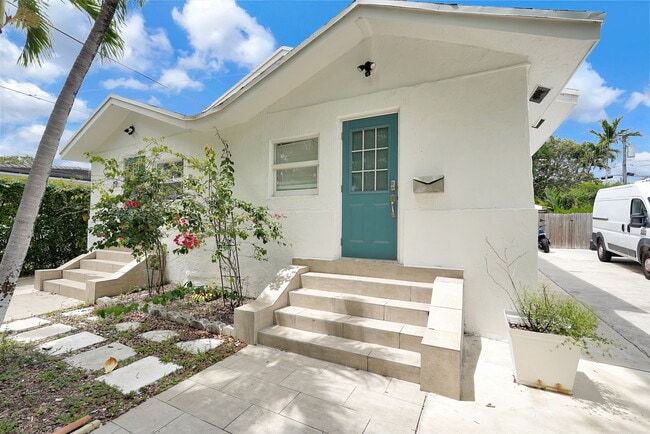 Building Photo - 19 NE 48th St