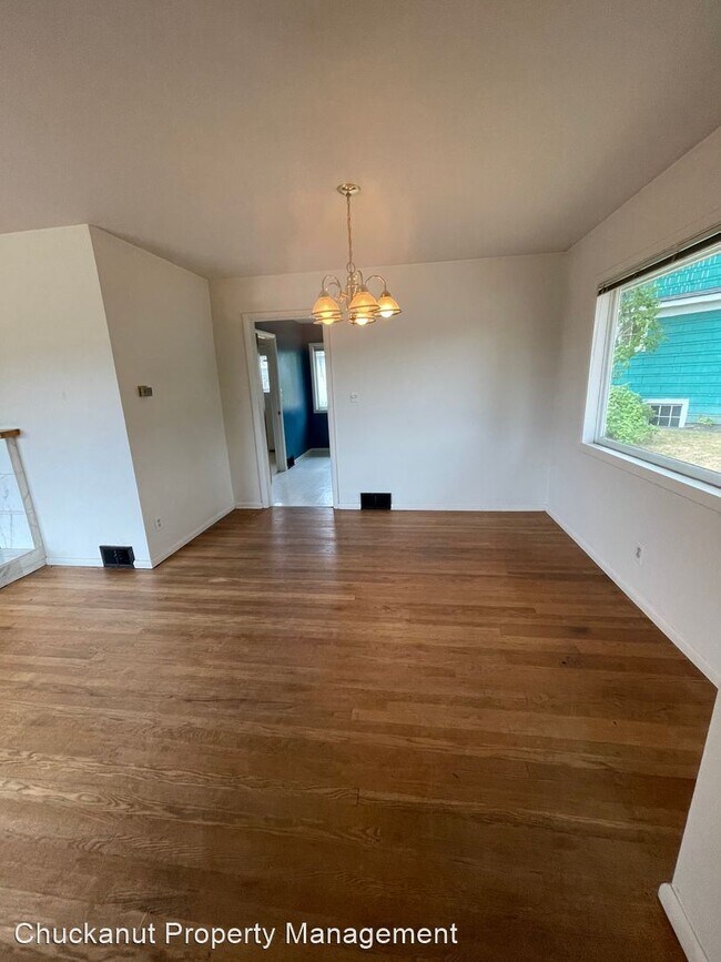 Building Photo - 2 br, 1 bath House - 2845 Broadway St.