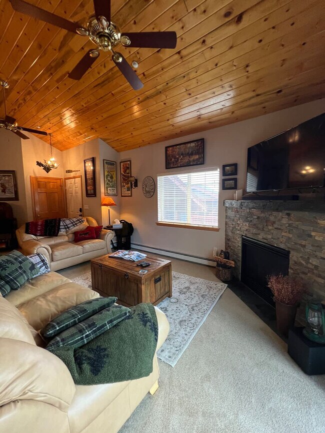 Foto del edificio - 290 Revett Dr