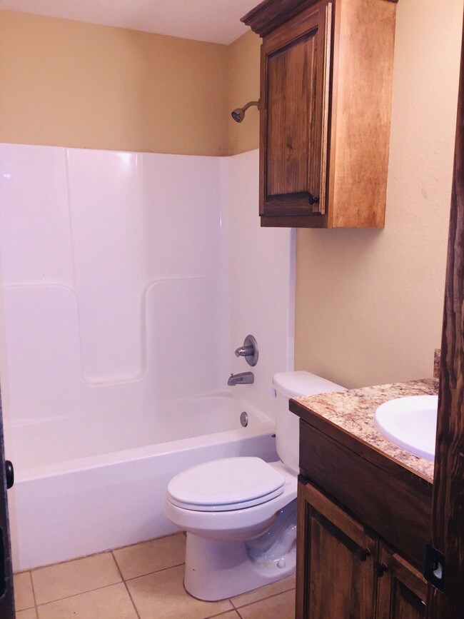 Building Photo - 1063 Shellie Ln