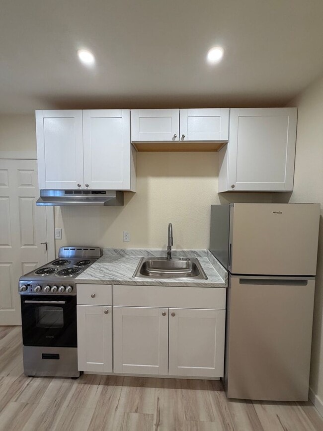 Building Photo - 342 Martin St