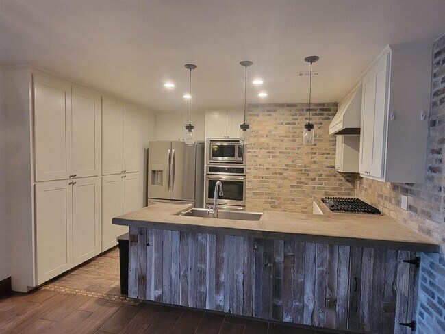 Foto del edificio - 24369 Bingham Creek Rd
