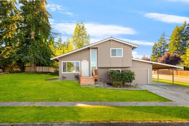 Foto del edificio - Redmond Tri-Level 4 Bedroom 2 Bath