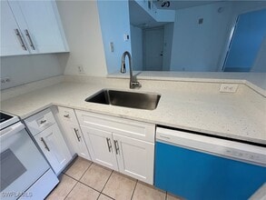 Building Photo - 8950 Colonnades Ct E