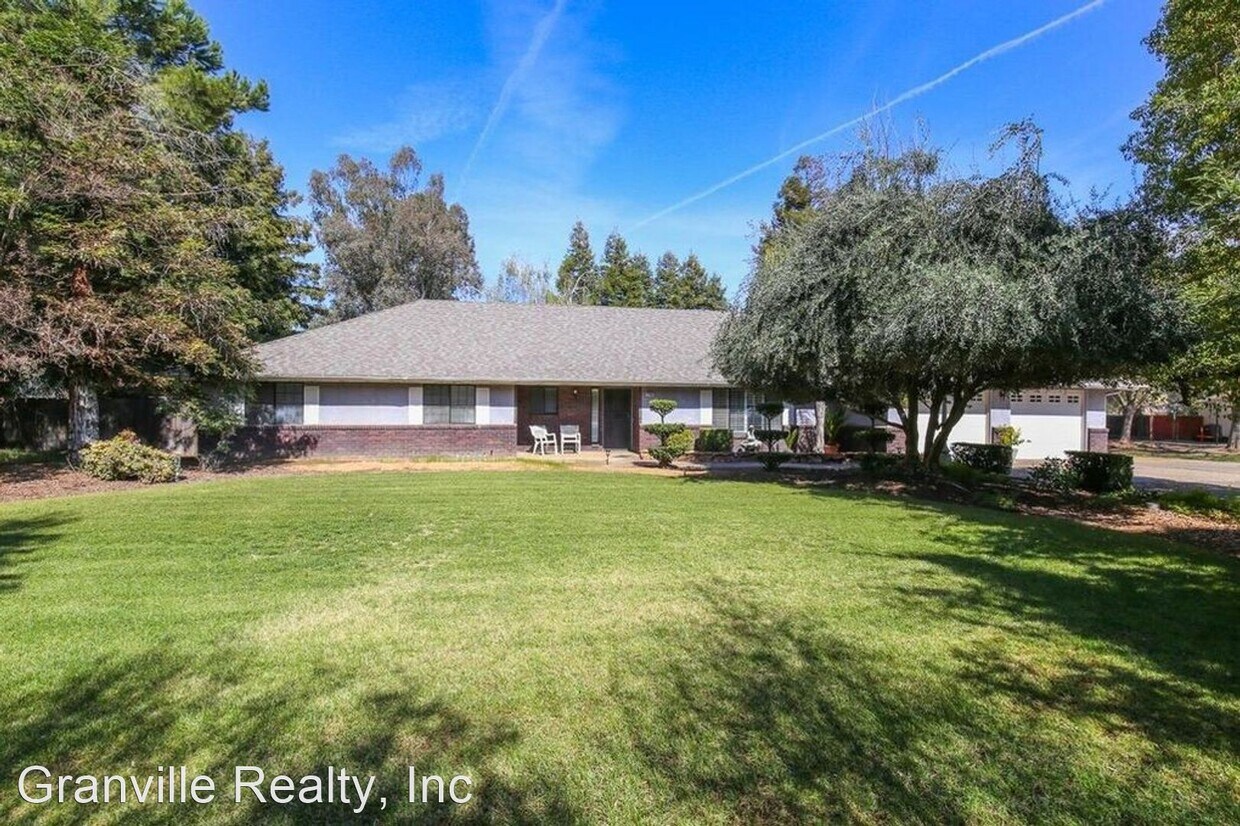 Primary Photo - 4 br, 2.5 bath House - 2743 Nees
