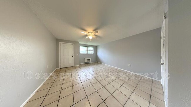 Building Photo - 3405 Palm Dr