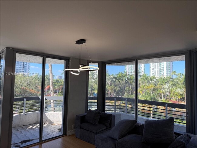 Foto del edificio - 19101 NE 36th Pl