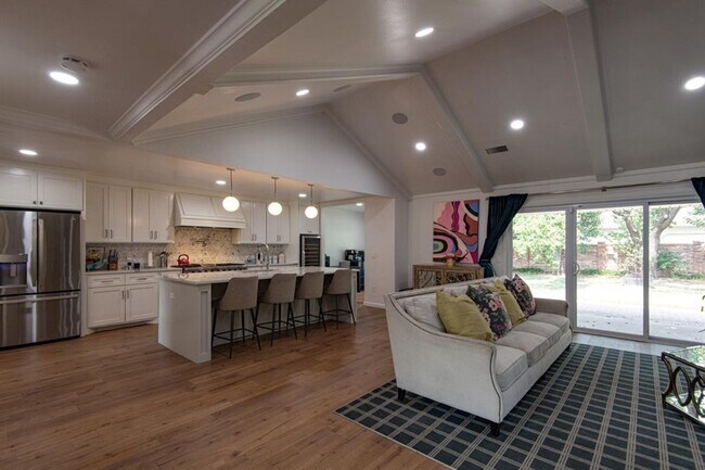 Building Photo - 3025 Regency Ct