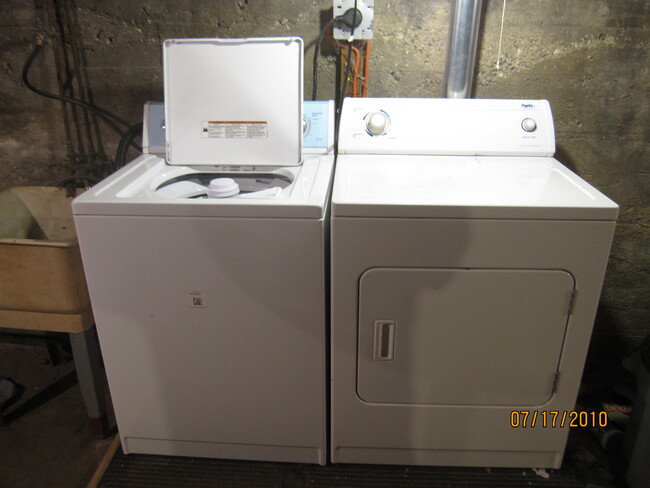 Shared Laundry - 305 Margaret Av