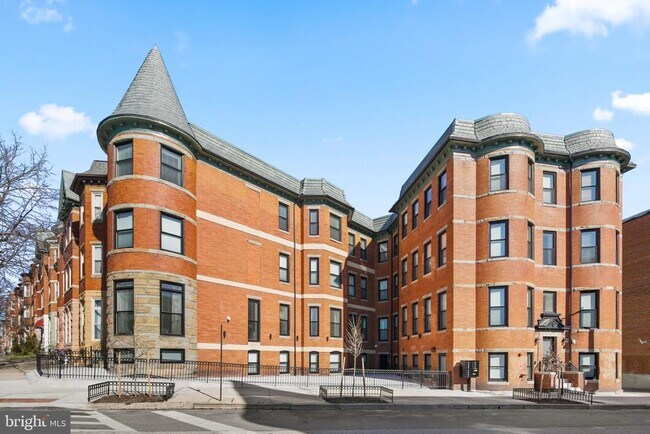 Building Photo - 2201 Brookfield Ave