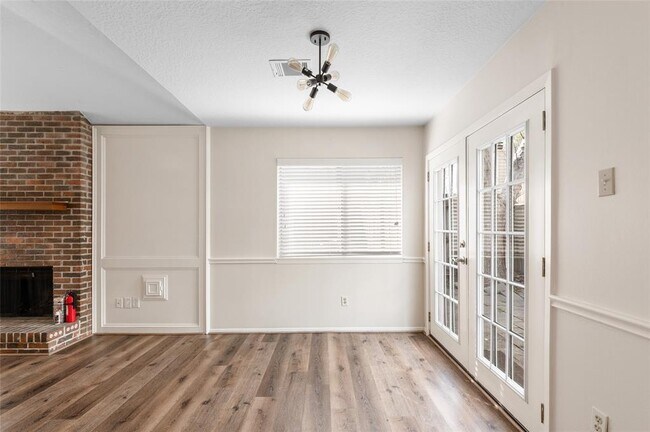 Building Photo - 10830 Lynbrook Dr