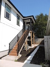 Building Photo - 1702 E La Rua St