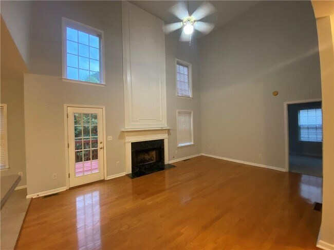 Foto del edificio - 12945 Morningpark Cir