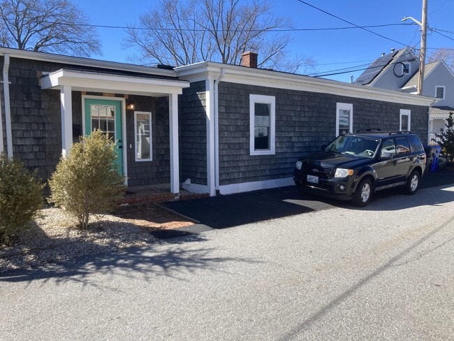 Building Photo - 10 Narragansett Ave