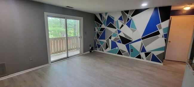 Foto del edificio - 1811 Ravens Crest Dr