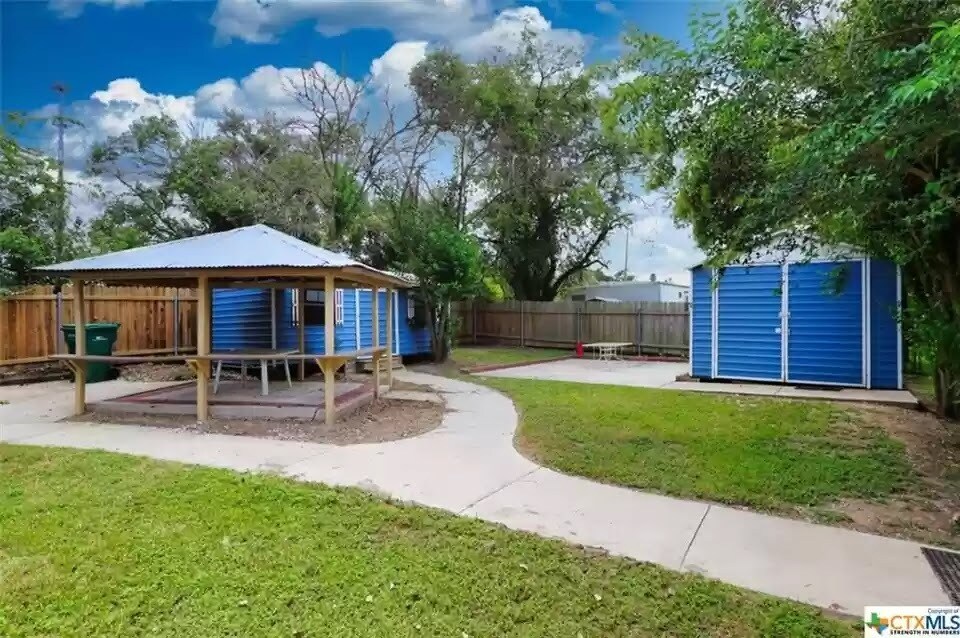 Foto principal - 422 E Robin Ln