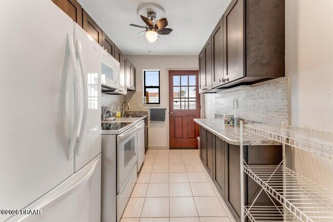 Foto del edificio - 205 Cardinal Dr