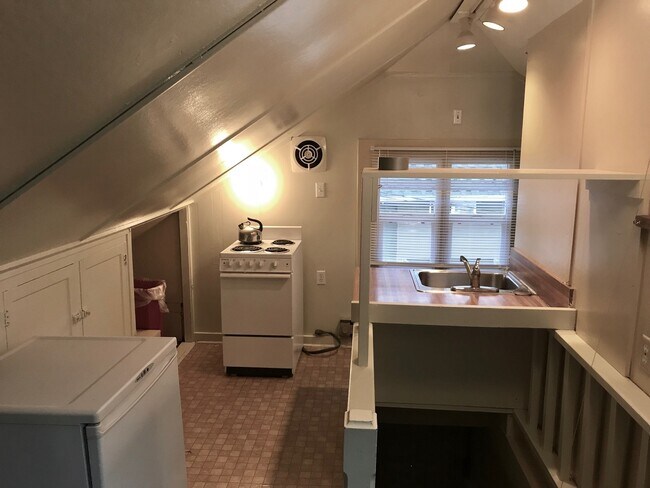 Foto del edificio - Large studio duplex at E. 16th & Hilyard w...