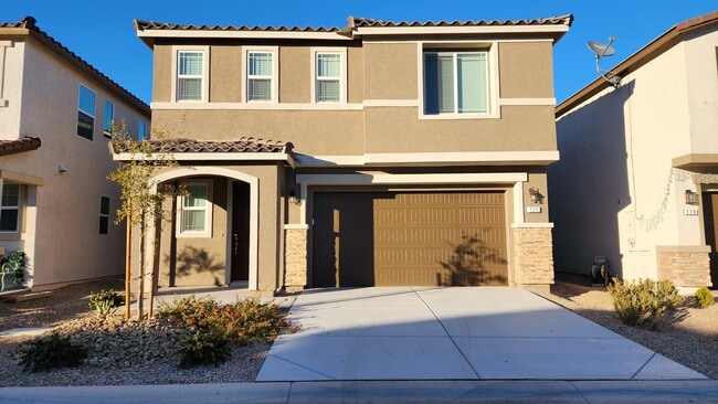 Building Photo - 125 Parliament Canyon