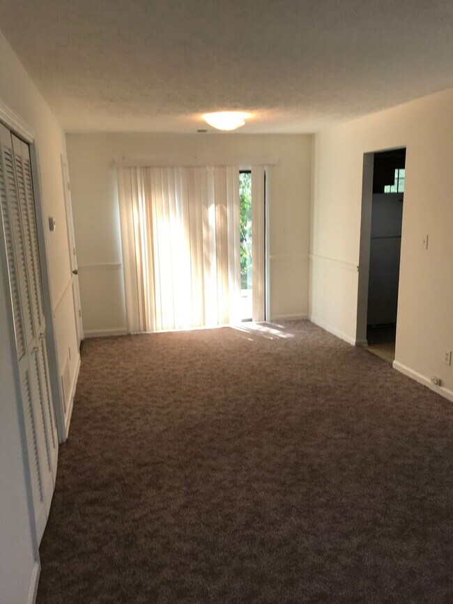 Foto del edificio - 1945 Padgett Dr