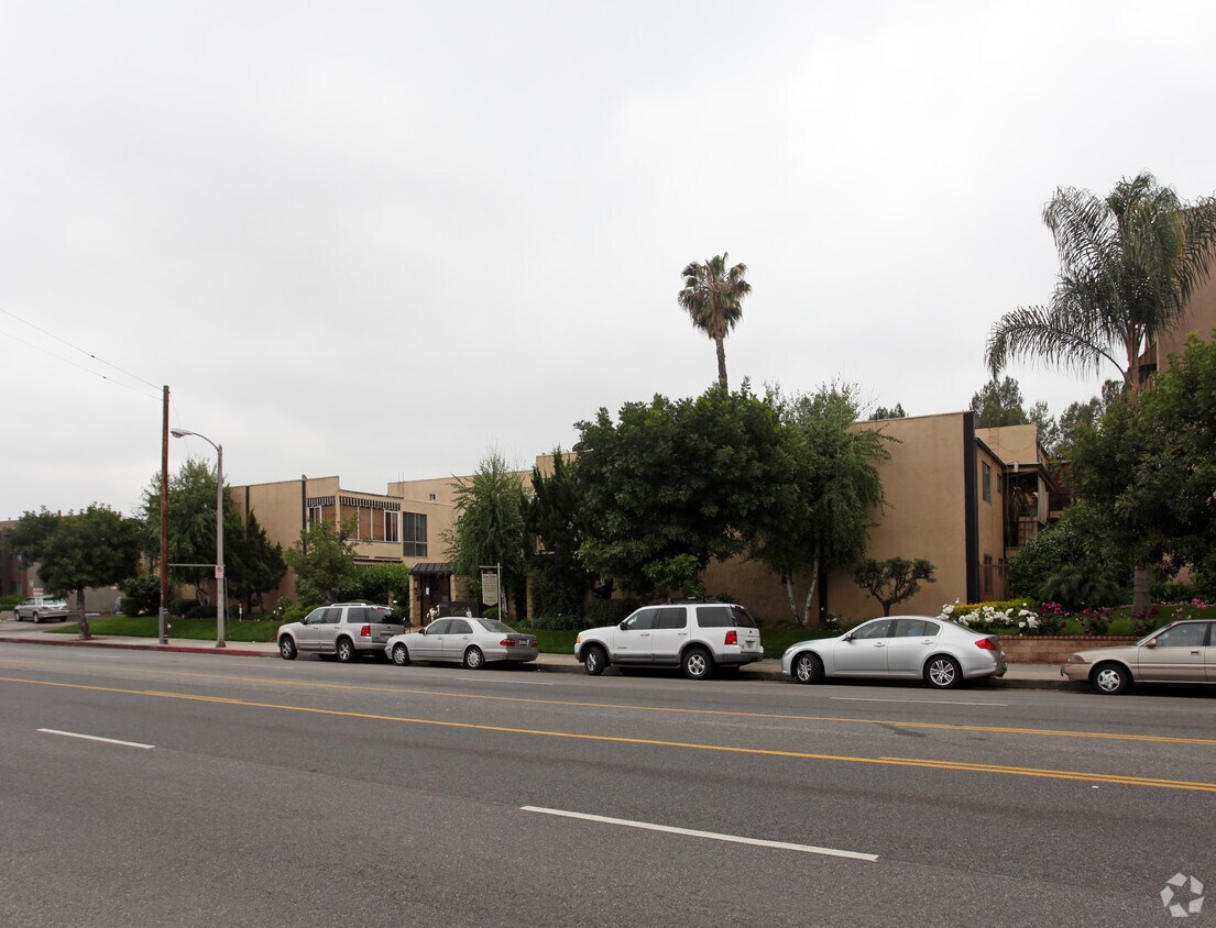 Foto del edificio - Encino Stardust Apartments